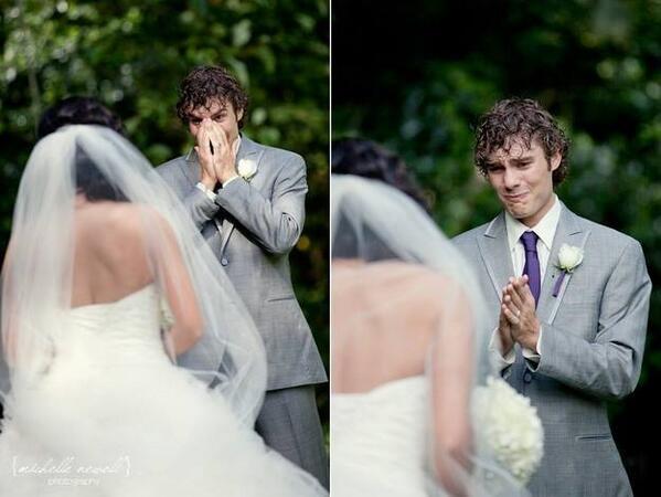 itsReflexiones's tweet photo. quedo impresionado al verla con el vestido de novia.................. http://t.co/LIGXkdywsj