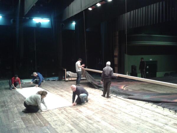 pastoretsberga's tweet photo. Plegant decorats. Fins el Nadal vinent. #pastorets #berga http://t.co/2NgcLnHiiX