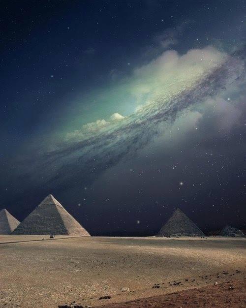 RT <a href="/ThatsEarth/">ThatsEarth 🌎</a>: The Milky Way and the Pyramids of Egypt