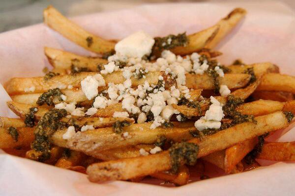 BillysHotDogs's tweet photo. Mmm fries! Our garlic pesto and blue cheese fries #biilyshotdogs #fries http://t.co/gNckD98uAF