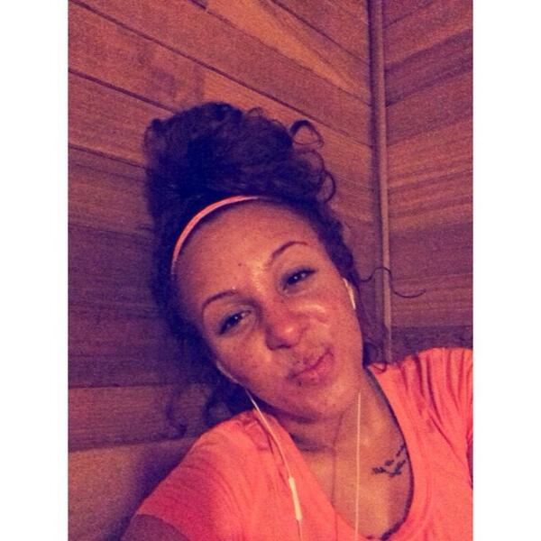 beige___loaf's tweet image. super sweaty but i earned this sauna today 😅💦#workingonmybigbody 💪#morethanaresolution #thisisalifestyle