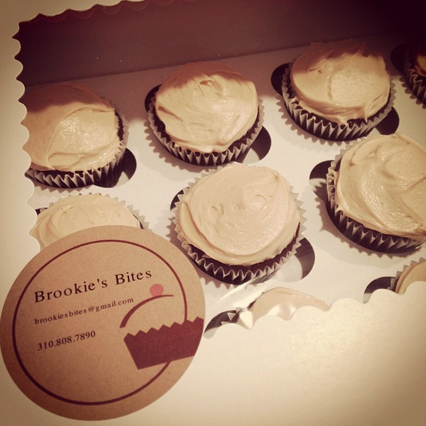BrookiesBites's tweet photo. Just sent out a batch of these peanut butter cup cupcakes. Hope they like them! http://t.co/06krhE8ve5