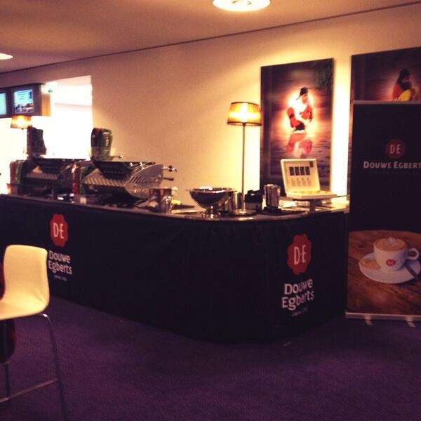 Iris_de_Boom's tweet photo. Goedemorgen gasten van het facilitair congres @Horecava. DE staat klaar voor een warm ontvangst #DEHorecava http://t.co/QyK1V3TW6o