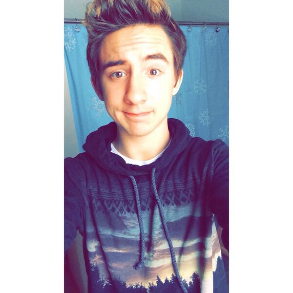 BoysCheerToo's tweet photo. Selfie Monday..? http://t.co/qnJbmzIv0K