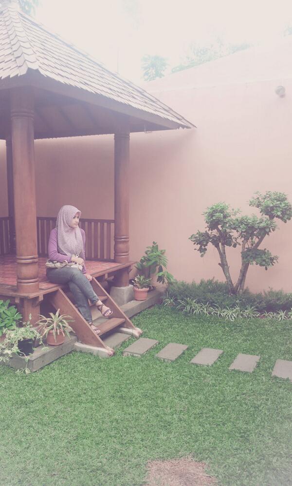 nenksss's tweet photo. lg nunggu yg buatin kopi http://t.co/LdMtfv8eUR