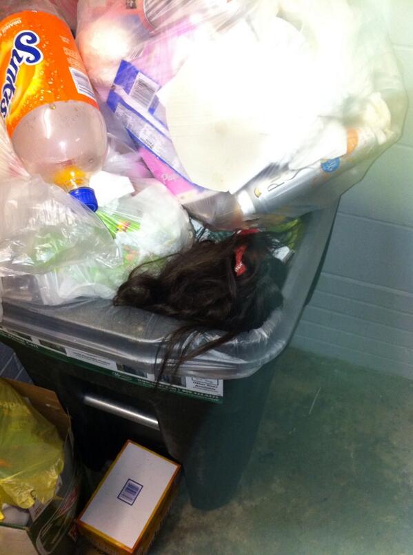 Elliot_23's tweet image. This is what we have to deal with living in the dorms at Salem #weave #salemproblems #disgusting