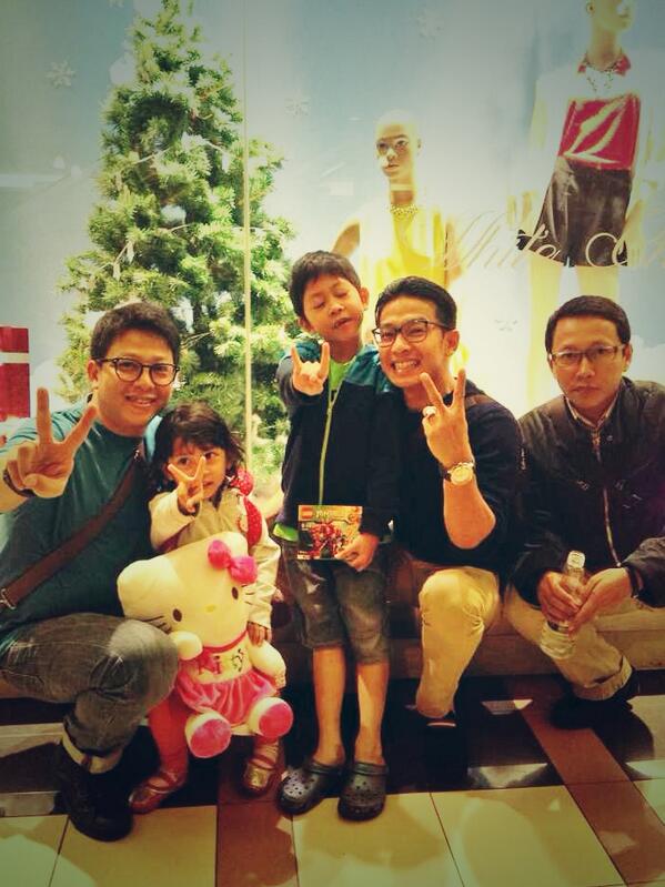 Peace!! From my family... ;) <a href="/disasandhi/">Disa sandhi</a> <a href="/cosaman/">Cosa Lucky iPhone</a> <a href="/slankdotcom/">Slank Band</a>