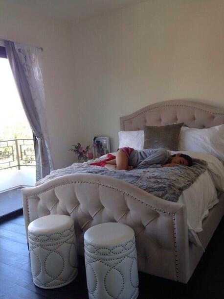 Zazzy_SamBMSC's tweet photo. In bed waiting for @EvanBMSC http://t.co/gwFsJLIHte