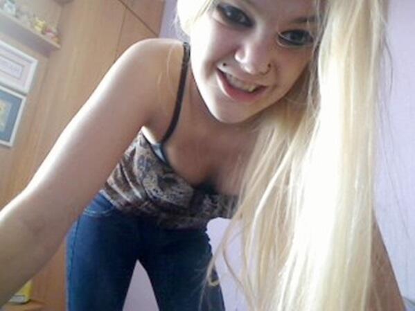 Me apetece mucho hacer travesuuuras :$:$ en mi webcam http://t.co/hFpIGjbkjF http://t.co/SLED8Txuc3