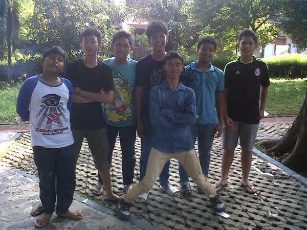 Inget ini gak bro? <a href="/DickyRacle/">Dicky Renaldi</a> <a href="/beatfadli/">fadli</a> <a href="/ttamasaputra/">Tama</a> @bhimo_doremi @syhrrreza <a href="/FaridzPaksi/">Achmad faridz</a> #sabil