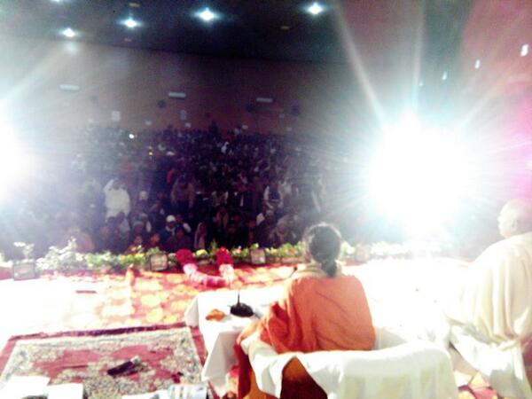 yogrishiramdev's tweet photo. भागलपुर, बिहार की महत्वपूर्ण कार्यकर्ता बैठक । http://t.co/2aTBzN2cFD