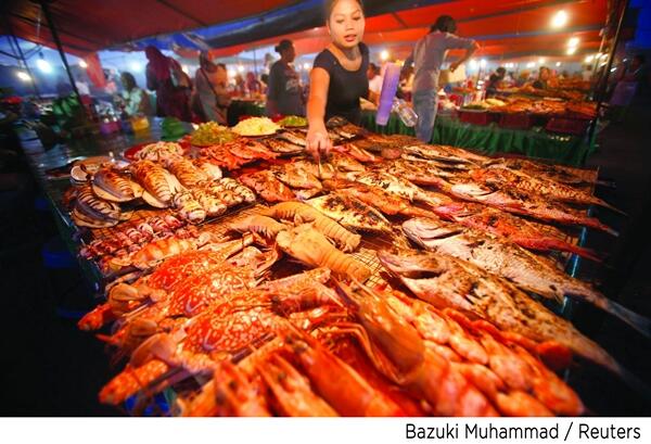 MAS's tweet photo. We definitely love seafood &amp; the freshest we’ve ever had locally comes from Sabah. #MHmoments http://t.co/jlVsy0Nyku