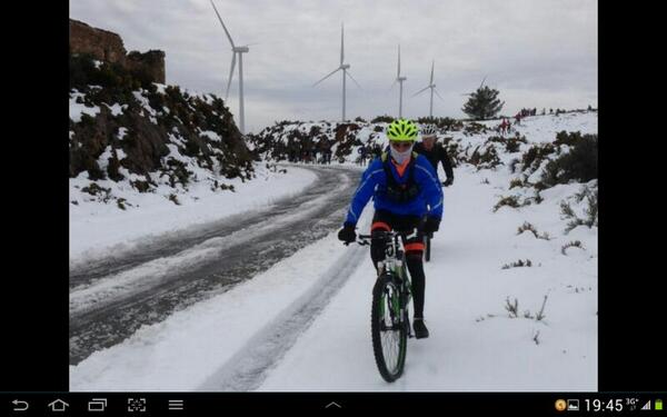 tonisorialcon's tweet photo. @Specialized_ESP #specializedwinter con mi carve en la nieve http://t.co/rAdI1qbS24