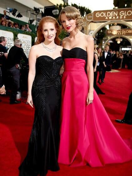 TSUpdatesSP's tweet photo. Taylor en los globos de oro (2) http://t.co/8ycM8q3M67