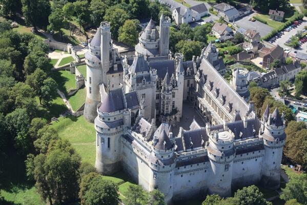 CamilleBoneu's tweet photo. #2014 : bicentenaire de la naissance de l'architecte  #ViolletleDuc. Ici, le château de #Pierrefonds... http://t.co/NkdV9f82uT