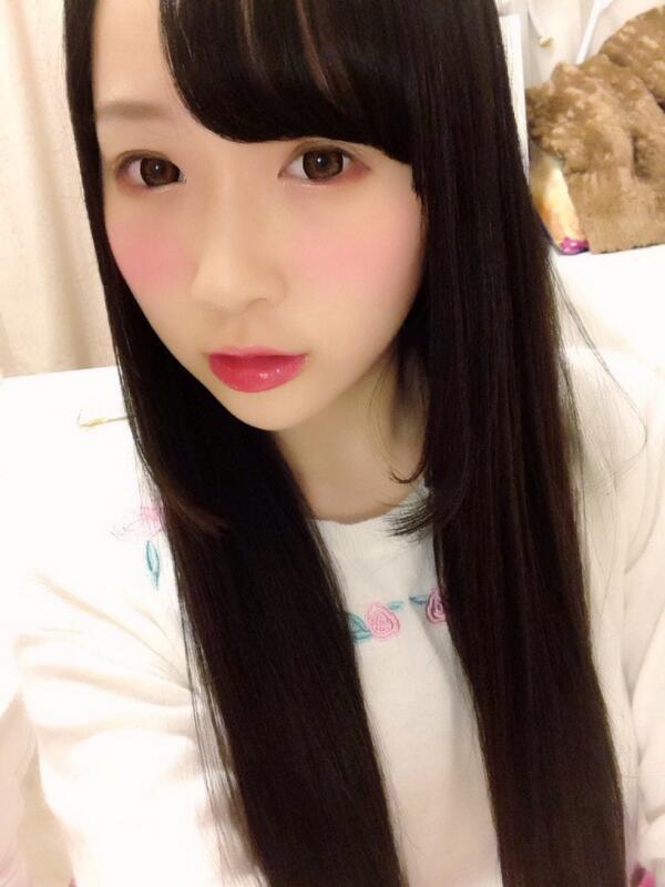 越智ゆらの ゆらゆら 髪の毛もう腰ぐらいまでのびてきてるし もったいないと思ってずっと伸ばし続けてるけどさすがに長すぎるから少し切ろうと思う 5 10cmくらいだけね Http T Co Ypt2w36dy1