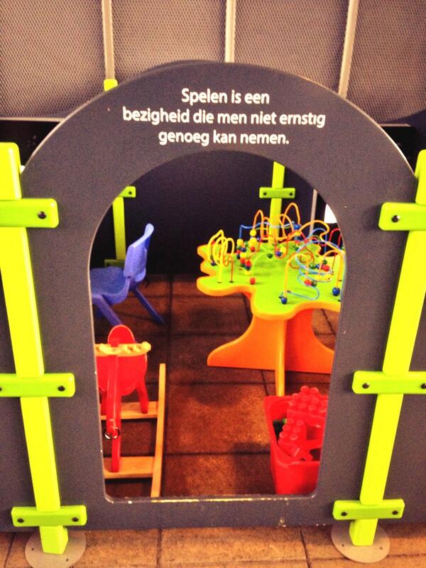 katinkatoet's tweet photo. Spelen is een bezigheid, die men niet serieus genoeg kan nemen:-) http://t.co/TfFlwajMiu