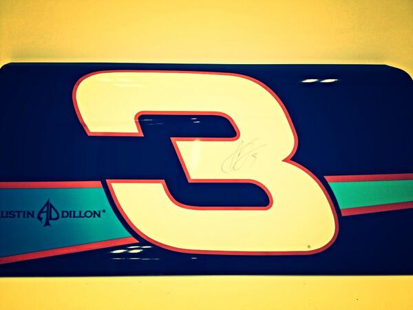 austindillon3's tweet photo. RT for a chance to win a signed #3 @WALLHAULERS. http://t.co/AKFtqaLCpk