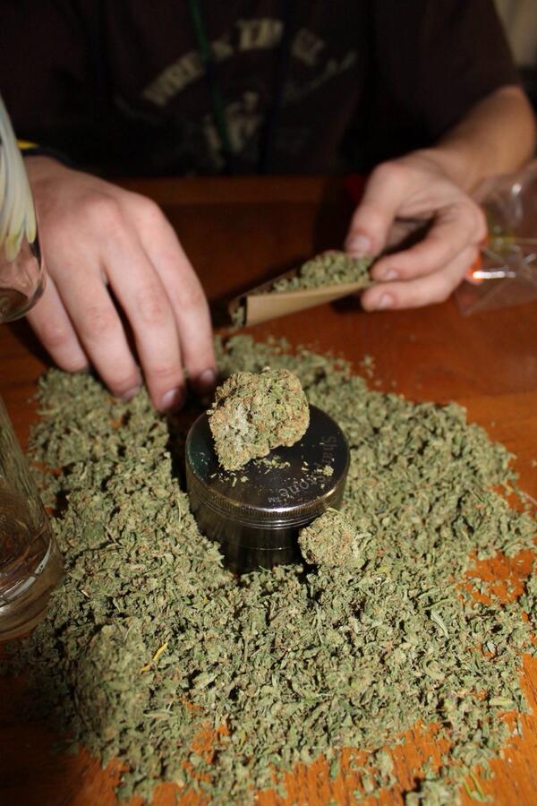 wikimarihuana's tweet photo. ¿Fumas? http://t.co/Hx4fG2XC8U