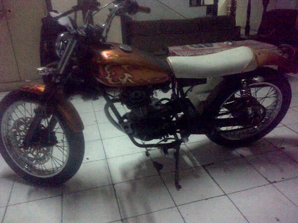 Honda CB ini namanya "Brang-Brang Sujarwo" yang di punggawai oleh riders <a href="/mkhairulafif/">M. Khairul Afif 🇲🇨🇵🇸</a>