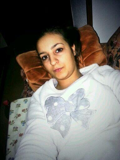 isitahj's tweet photo. Tumbaditaa en el sofaa viendo #myhyv http://t.co/1nZAVVZCoF