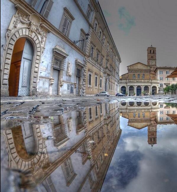 TrastevereRM's tweet photo. #piazzasantamaria in Trastevere bagnata...#roma #rome http://t.co/9S7IaAF5N3