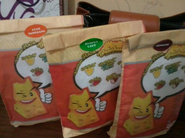mafaima's tweet photo. @Delicheez_ID ngemil km lg.. http://t.co/ysf7zsGw9U