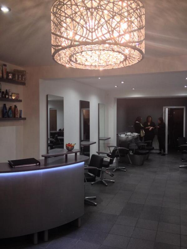 Studio101_'s tweet image. Sneaky peak at our beautiful, newly refurbished salon .... #TopClass