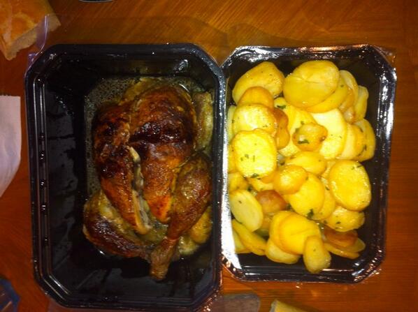 FONSI_88's tweet photo. Aquí pa comer pollo con patatas con @lourdesml92 http://t.co/zSeLc8iNPA