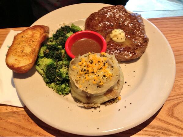 EdifixioIndia's tweet photo. Sumptuous steak in Kolkata at the newly opened Quest Mall http://t.co/G07RHWigoC