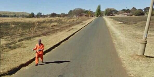 GoogleStreeets's tweet photo. An escaped prisoner! http://t.co/yo3eI1Vsw1