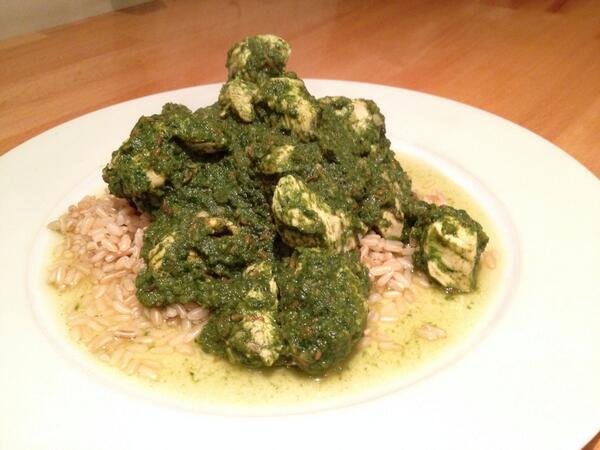 GavinAiles's tweet photo. Spinach Chicken Curry for dinner. Thanks Lindsey and @eatravelivemag http://t.co/Mz5EU9Q914