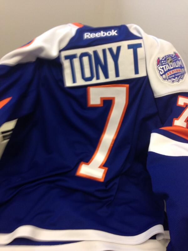 TonyMotivators's tweet photo. @NYIslanders looking forward to the #StadiumSeries just picked up my #custom jersey #ISLES http://t.co/coJBHRu2se