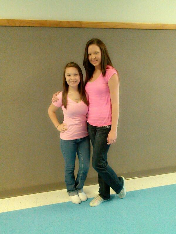 tori_anne96's tweet image. Me and my lil buddie!! Love her!! #sheshort #imafuckinggiant 😳😂