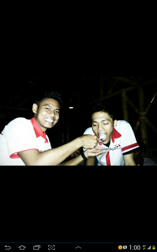 Pemberian kue pertama oleh ketum baru kpda ketum lama #LSC81