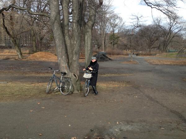 LKT67's tweet photo. @HelloMillieD cycling in central park!! awesome#superfitauntie !!! http://t.co/5uPw2vyydw