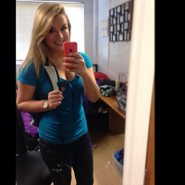 kaylinnnnnnnn_c's tweet image. Happy Tuesday💙 #nofilter #beforeclass #mirrorselfie