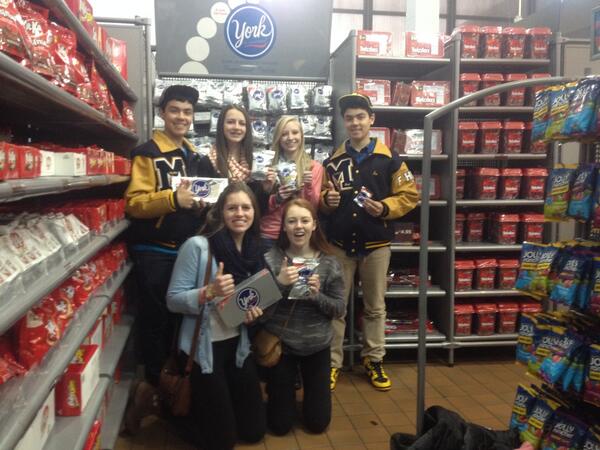 steven_bouhaha's tweet image. @CollinsKey York Thumbs Up Picture from Chocolate World!!!!!! #CollinsKeyResolutions m.youtube.com/watch?list=UU7…