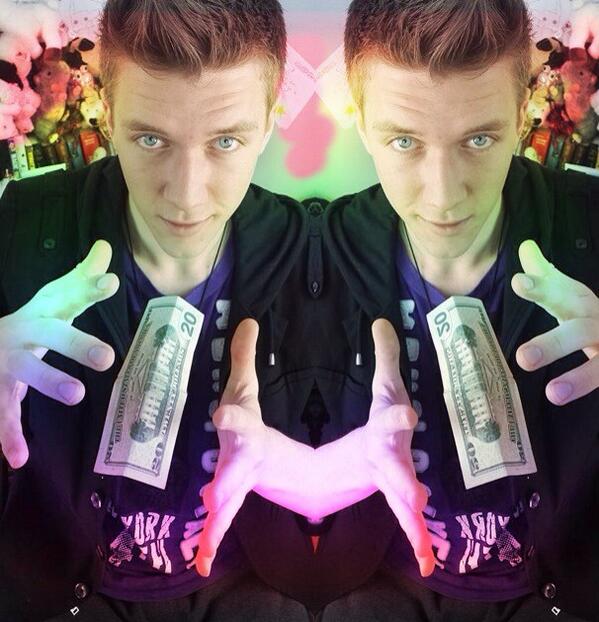 Minabelieber16's tweet image. #CollinsKeyResolutions like my edit?(: @CollinsKey youtube.com/watch?v=JsX5Mm…