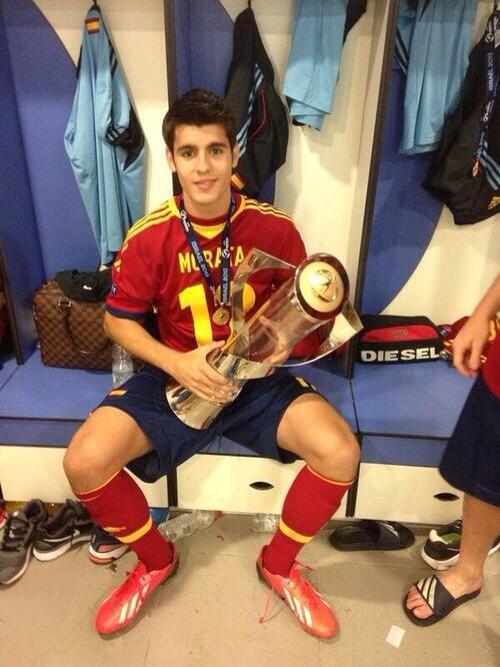 verube102's tweet photo. @AlvaroMorata hey Alvaro! You are my favourite player nr 2!! Torres and you!! ❤️ follow me!! Lithuania loves you!😘😘😘 http://t.co/KxQnImNj3e