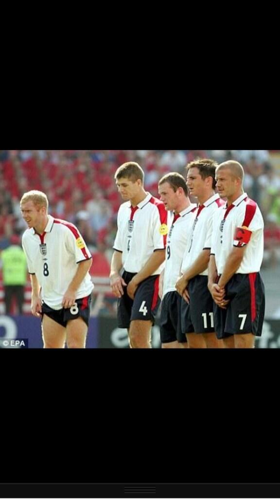 sambo_0's tweet photo. @Chocorowe @Thommo92 how dint we win the World Cup http://t.co/AB7K1RnuFl