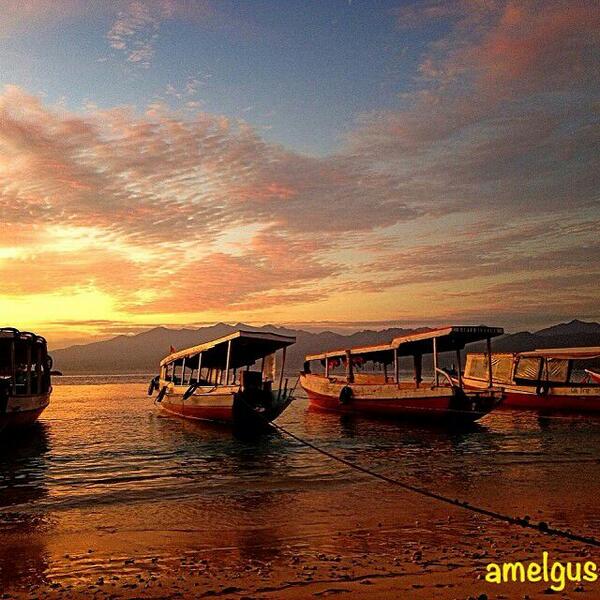 lombokkita's tweet photo. RT @amelgus Menjelang matahari muncul trawangan #trawangan #lombok #lombokituindah #sunrise http://t.co/uOafCeJWla