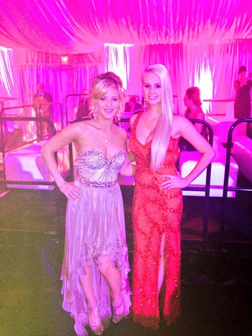 With my girl @JessicaDBentley ! Check out my traveling bronze fairy at @bronzebybentley ! ?
???
#NYE