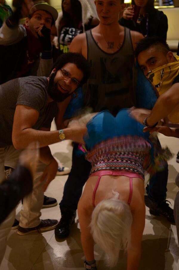 ItsBrendaBanks's tweet image. #MFF2013 #TheEndofTwerk @AthenaTheJackal @flipsta_lombax @musicpaws @ApolloHusky @vanityweight