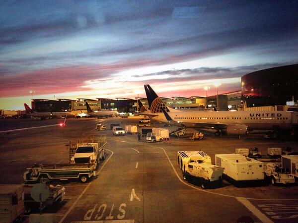 Adbalcorta's tweet photo. Shout out to @united for taking us home and their amazing customer service! #texassunsets http://t.co/v2IDYHcano