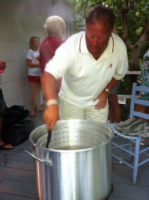RootsBoardCo's tweet photo. Roll Damn Tide @EGurns @QuattroCinco #tide #bama #family http://t.co/hhEBxxSNVb