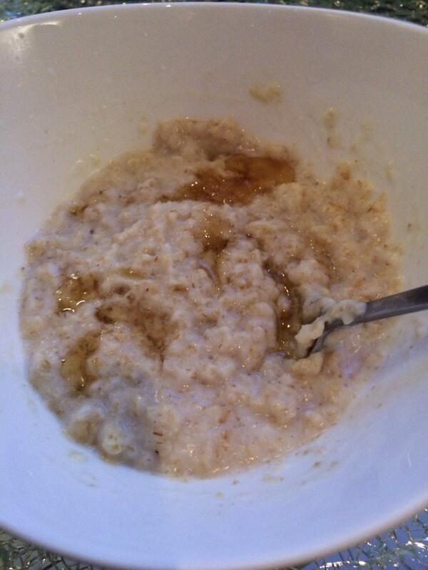 JoeyEssex_'s tweet photo. Porridge with honey at this time... Hmmmmm weird but nice http://t.co/3pvtaqCJWX