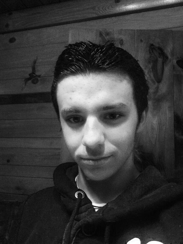 Klayton28's tweet photo. Carlee made me do this to my hair... Still love her though http://t.co/AXHBd1qkG4