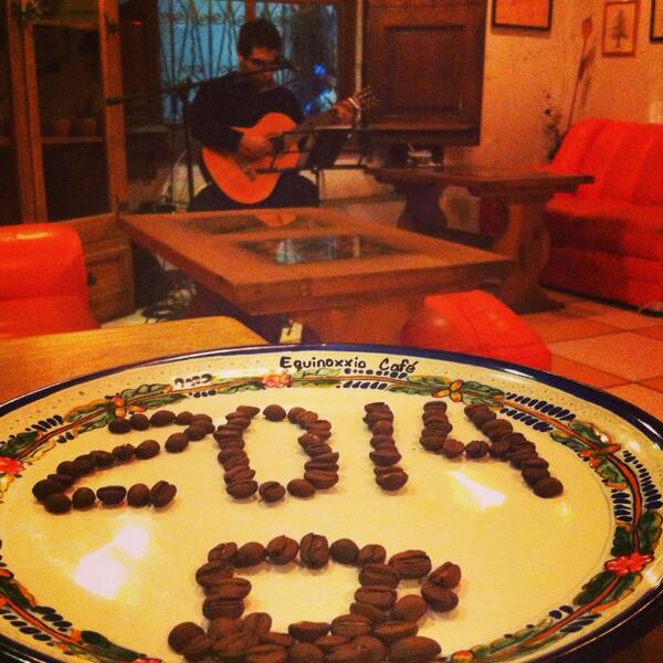 EquinoxxioCafe's tweet photo. Pura buena vibra, música, café y letras para éste 2014 #twitteroax http://t.co/d3mLfnPIEz