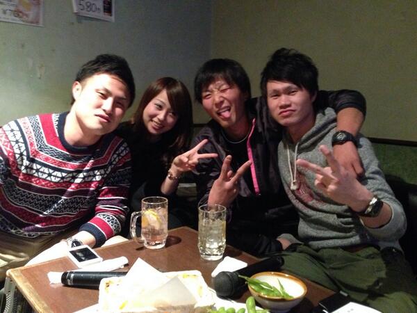 chison614's tweet photo. 昨日は静岡同級生で同窓会しました！
4人しか集まれなかったけど色々話せてたのしかったです！ http://t.co/hO0B0LmIBM